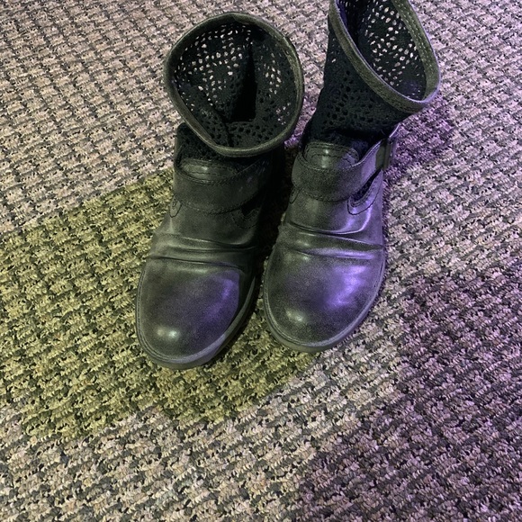 LIKE-NEW BLACKISH-GRAY BOOTS SIZE 8 - Picture 4 of 4